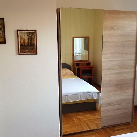 Mare Azzurro Apartments Pula Bagian luar foto