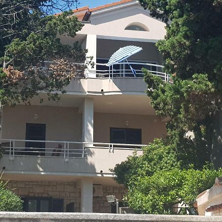Mare Azzurro Apartments Pula Bagian luar foto
