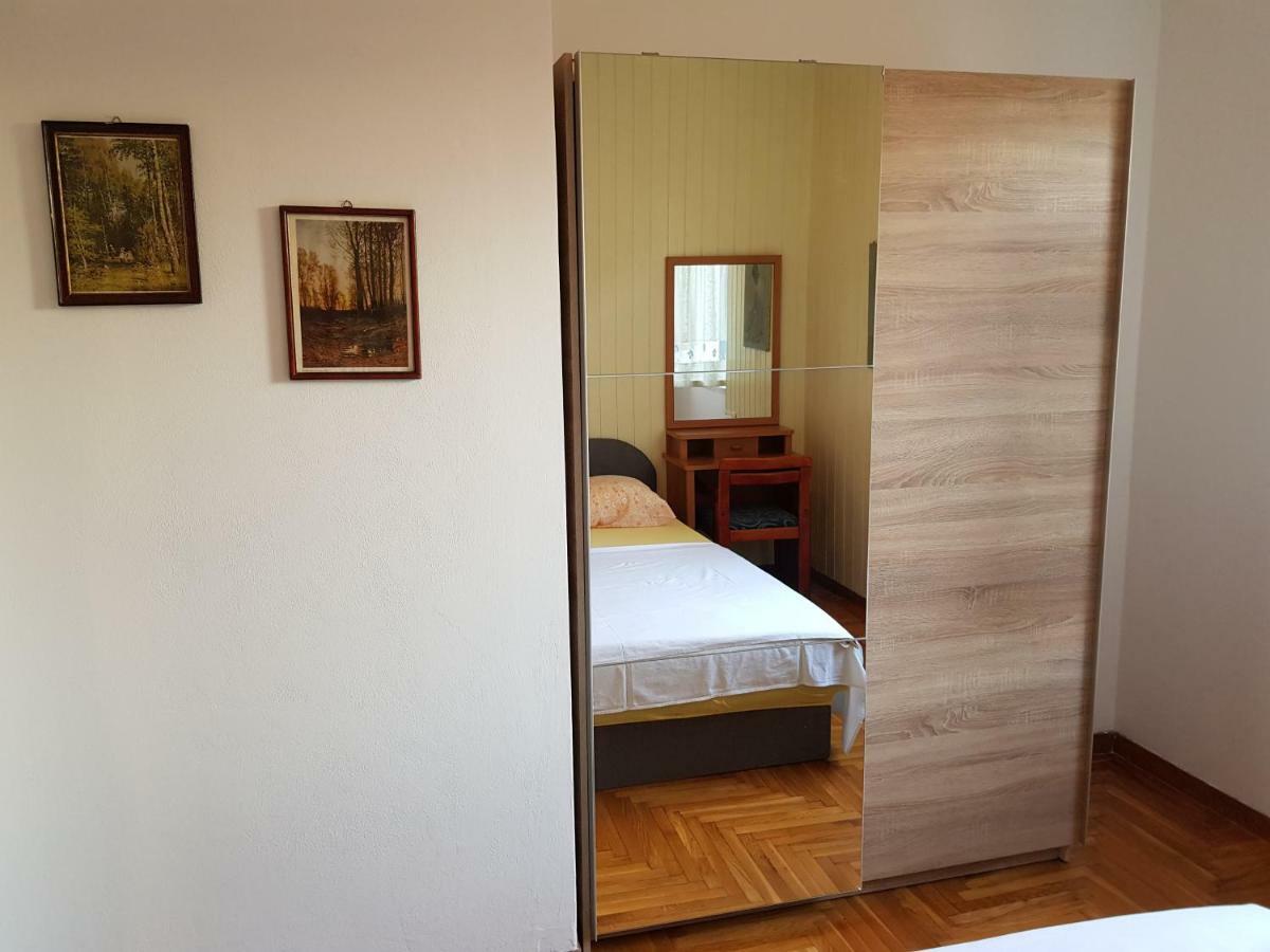 Mare Azzurro Apartments Pula Bagian luar foto