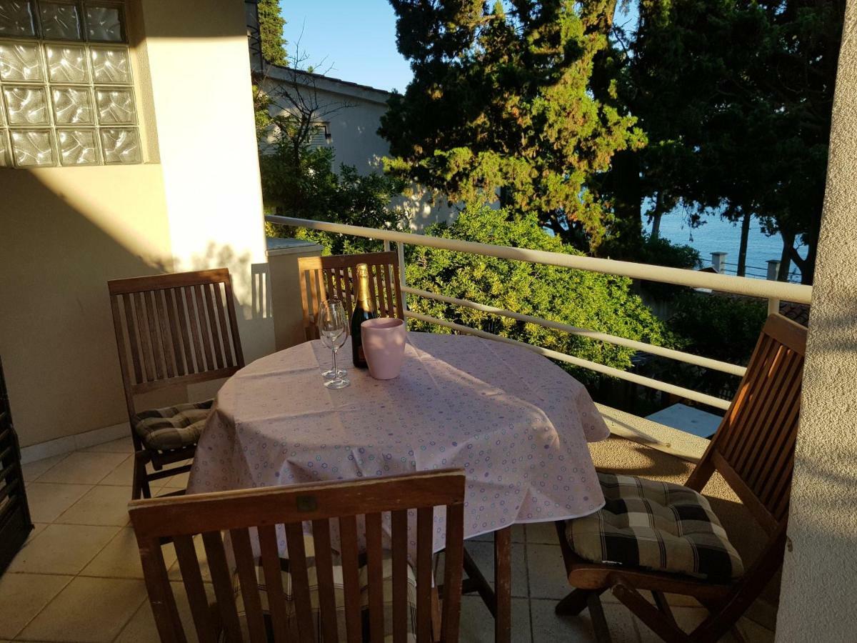 Mare Azzurro Apartments Pula Bagian luar foto