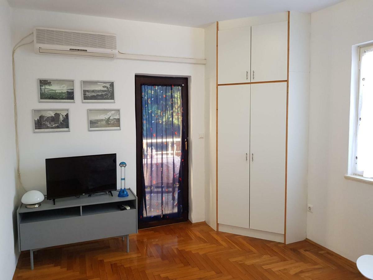 Mare Azzurro Apartments Pula Bagian luar foto