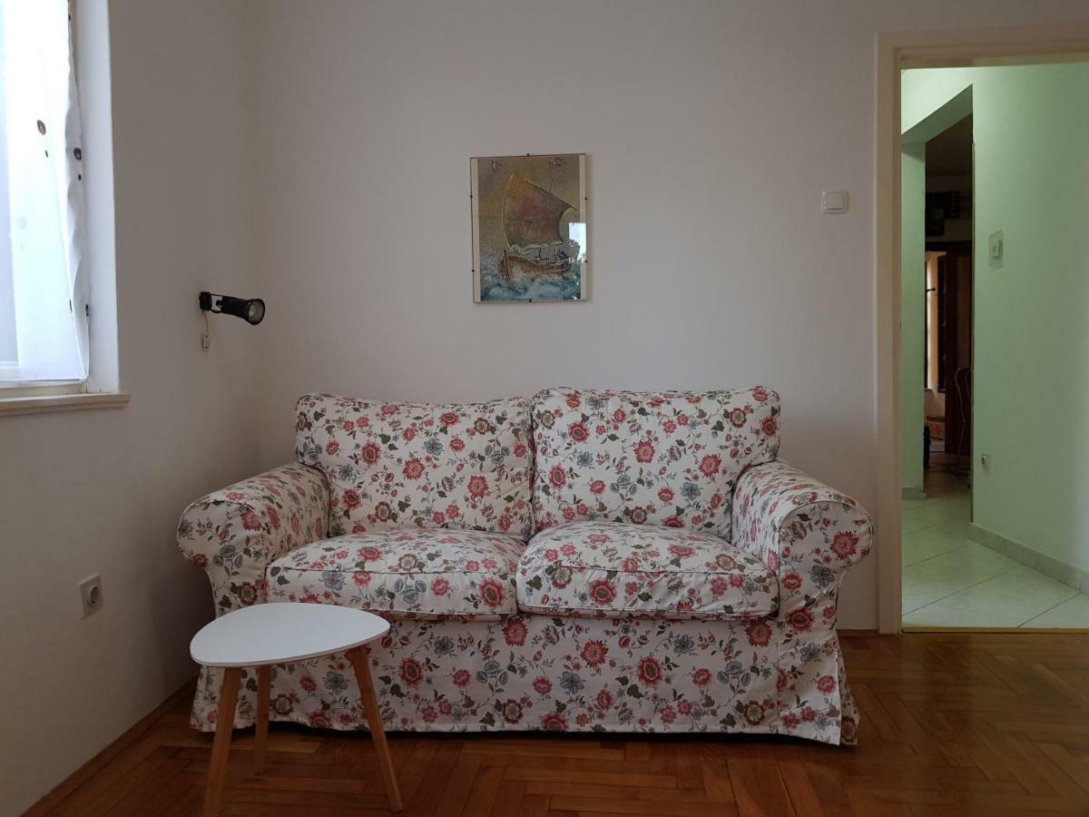 Mare Azzurro Apartments Pula Bagian luar foto