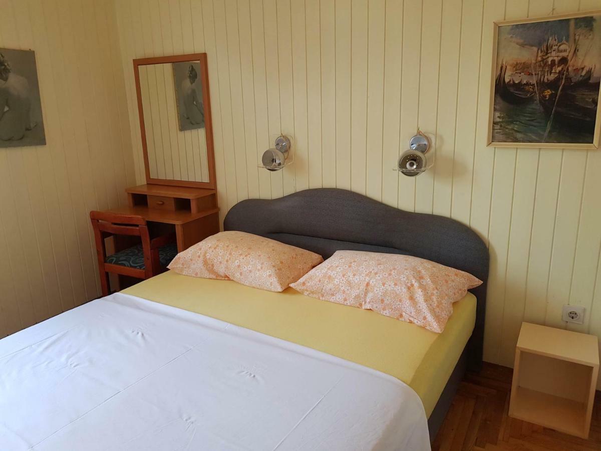 Mare Azzurro Apartments Pula Bagian luar foto