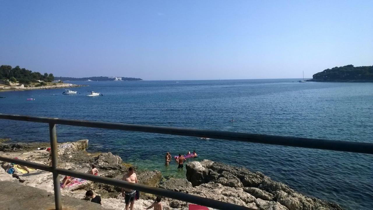 Mare Azzurro Apartments Pula Bagian luar foto