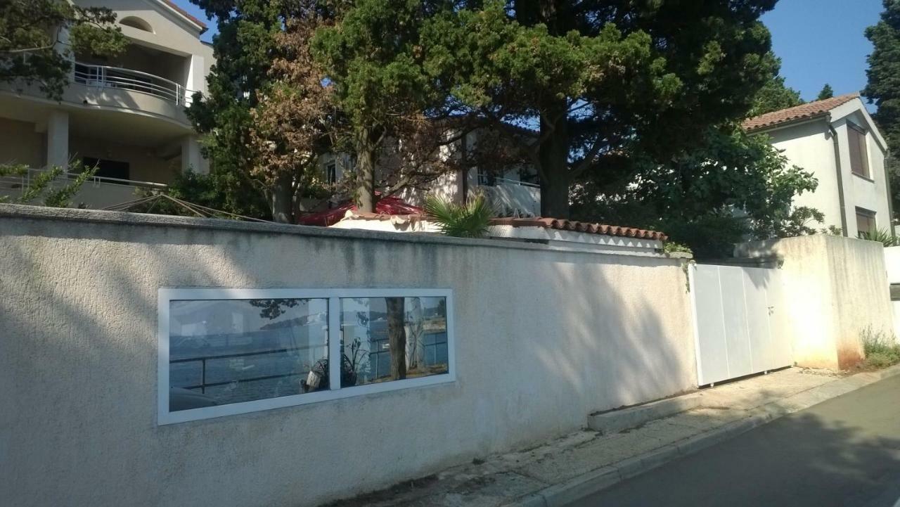 Mare Azzurro Apartments Pula Bagian luar foto